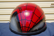 ハーフキャップヘルメットをスパイダーマンカラーにペイント