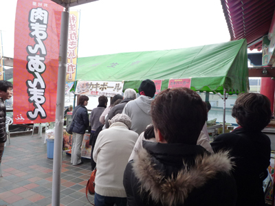 行列の先には…