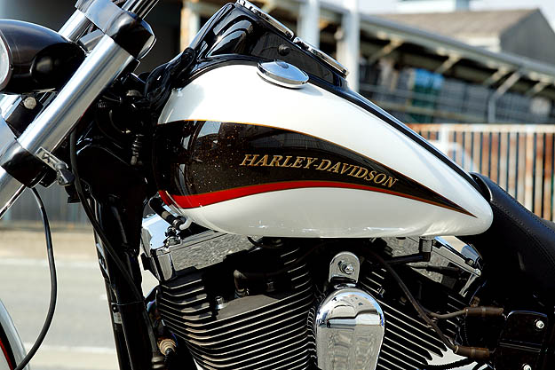 2010年式 FXDL 04